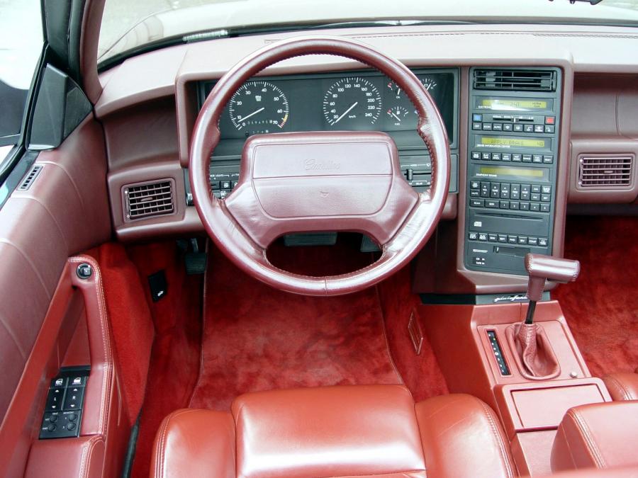  Cadillac Allante 1987 года  (EU) (фото 2 из 8)